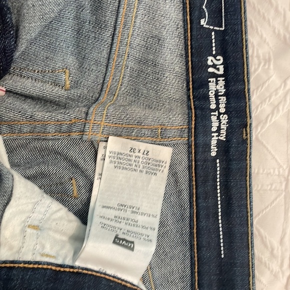 Levi’s High Rise Skinny Jeans - Picture 3 of 3